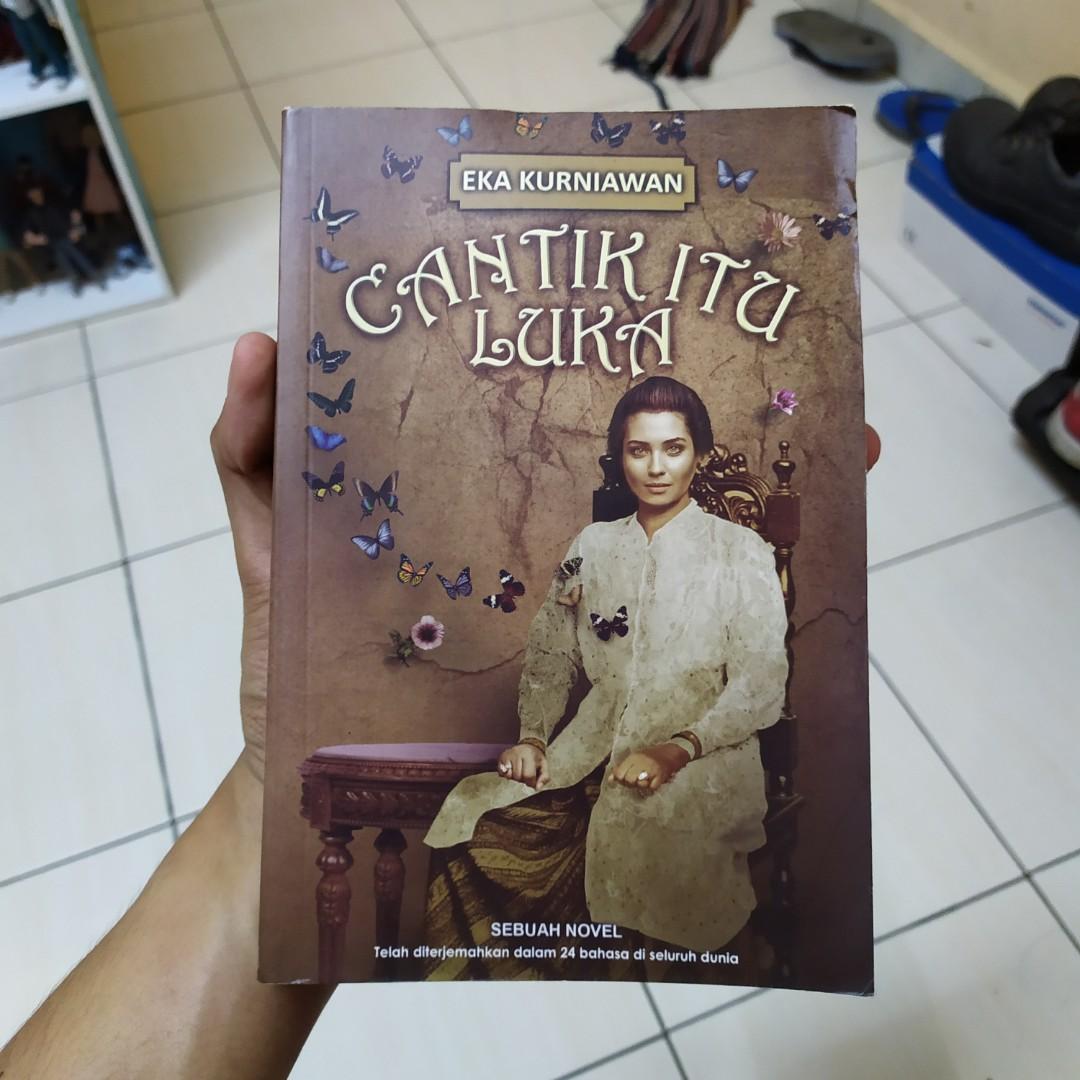 Cantik Itu Luka Eka Kurniawan Books Stationery Books On Carousell