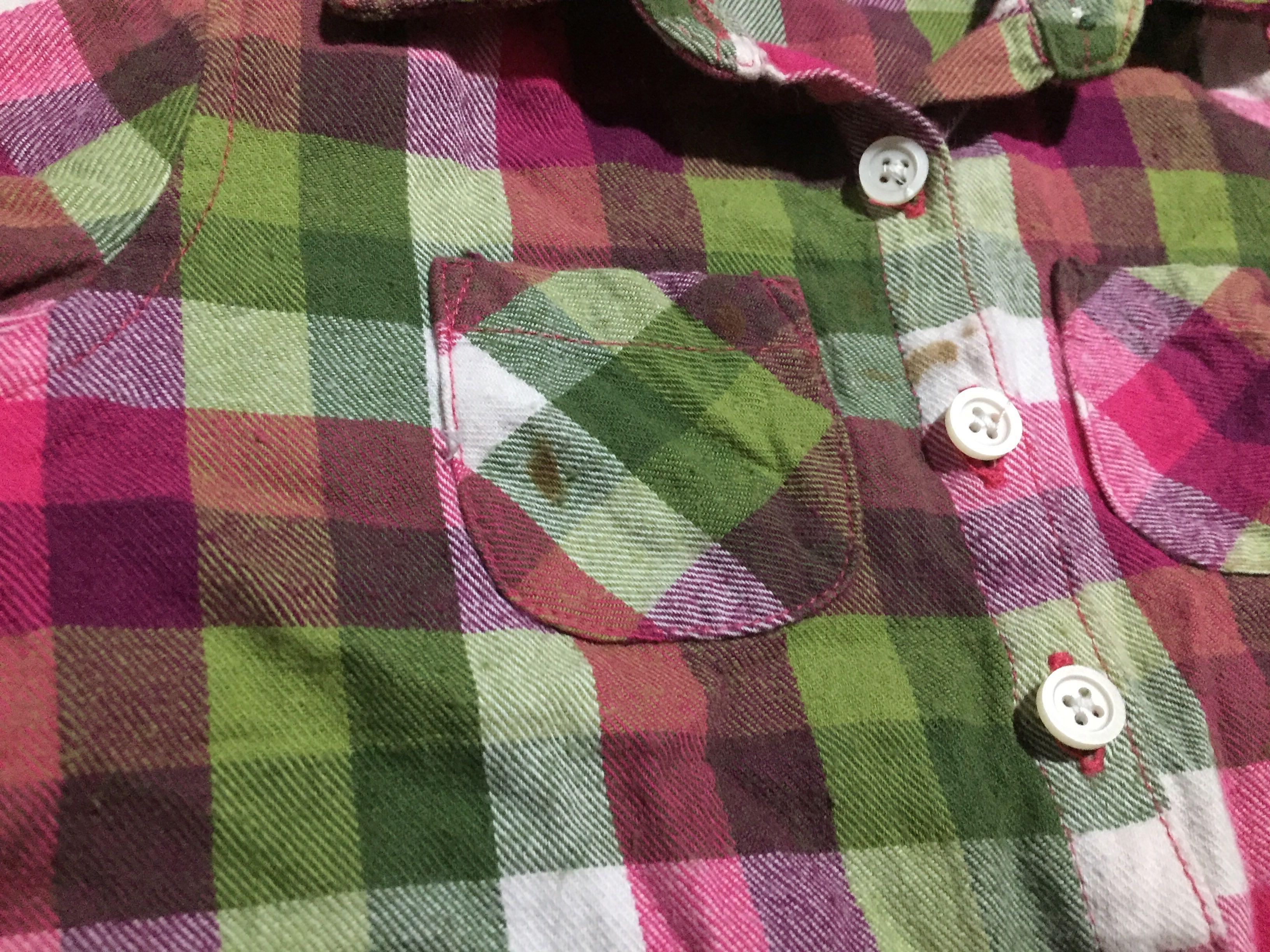Checkered long sleeves (Category: Babies & Kids Fashion) located in Manila. Submitted by ohnalovespanda (Listing ID 257479102, Image 2). Description: Checkered long sleeves with small stain but not noticeable Unknown brand Used once only 8/10 condition RFS: decluterring Price + SF Price slightly negotiable Payment can be through online transfer (BPI) or money remittance #smgiftpass .
