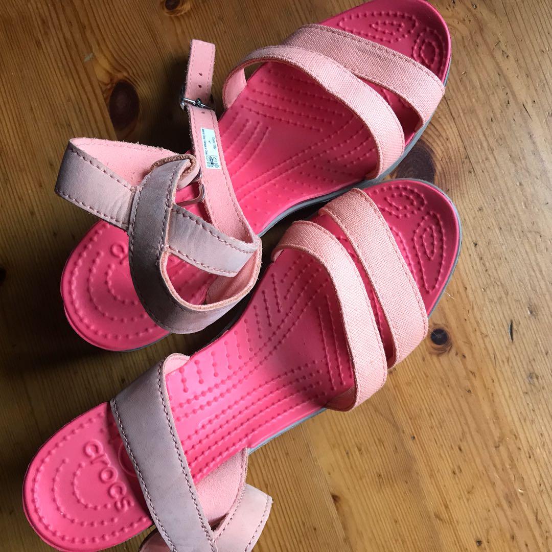 crocs leigh wedge uk