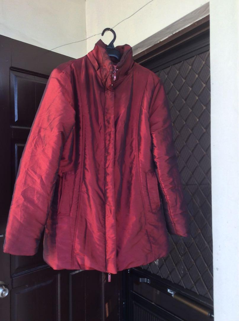Down jacket (Category: Coats, Jackets and Outerwear) located in Carmona. Submitted by katvdp (Listing ID 257387246, Image 1). Description: Very warm, used up to temperatures of 5ºC #smgiftpass.