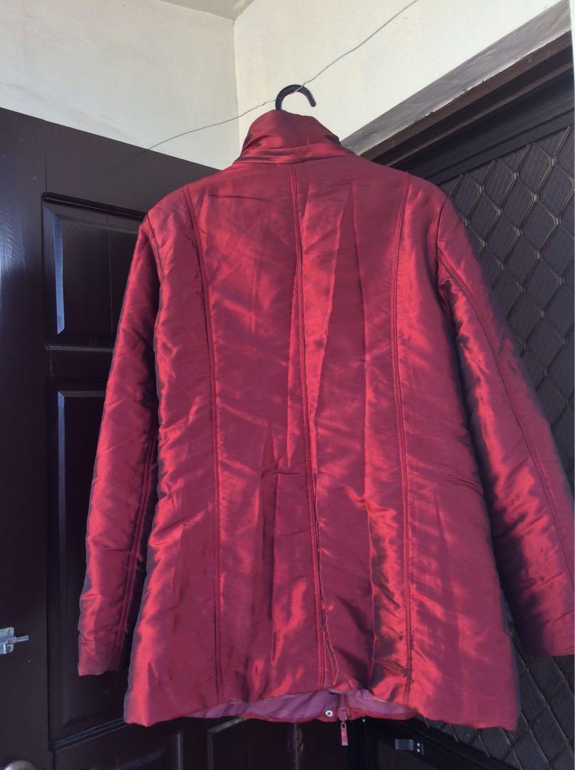 Down jacket (Category: Coats, Jackets and Outerwear) located in Carmona. Submitted by katvdp (Listing ID 257387246, Image 2). Description: Very warm, used up to temperatures of 5ºC #smgiftpass.