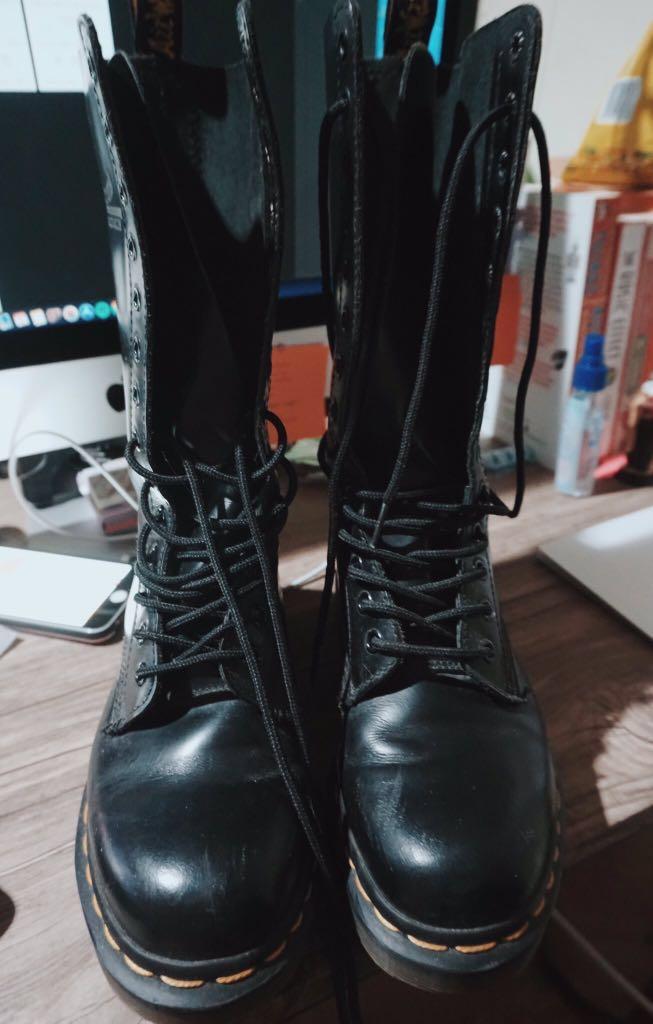 Dr. Martens 1914 14-eye Smooth (Category: Boots) located in San Juan, La Union. Submitted by bbrill (Listing ID 256995821, Image 1). Description: Selling my pair of 14-eye smooth 1914 Docs (size 7). Only used twice...inside the house...in an attempt to have them broken-in but to no avail. Live your Money Heist dreams this Halloween or whuevuh Unfortunately, it doesn’t include the box since I left it in the US :( Shipping fee shall handled by the 