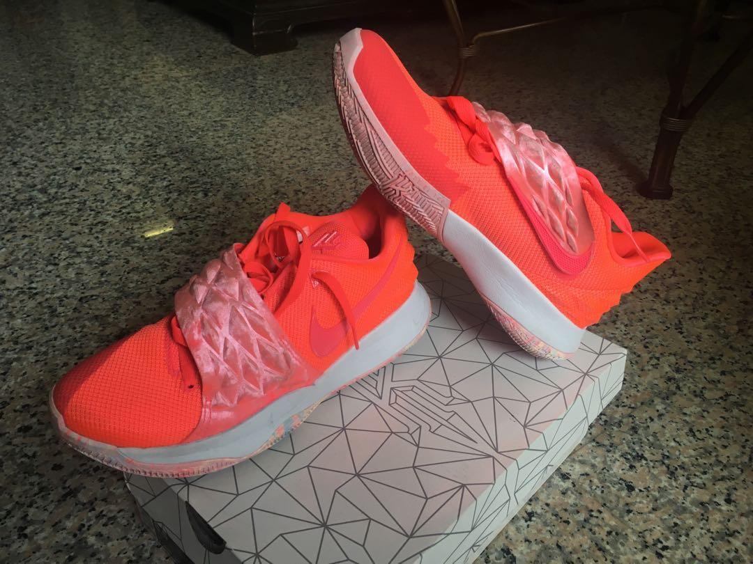 Kyrie Low 