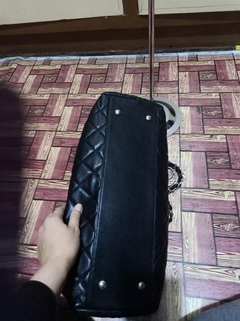 Preloved Chanel bag for sale (Category: Purses & Pouches) located in Binangonan. Submitted by meglopez (Listing ID 257431161, Image 3). Description: Selling preloved bag. Authenticity not guaranteed for this bag but in very good condition. Price includes shipping. Kindly PM if interested..