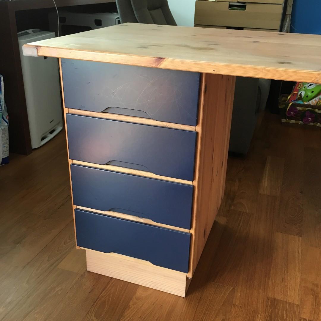 study desk (Category: Tables & Sets) located in Singapore. Submitted by mistercee (Listing ID 257330783, Image 2). Description: moving out sale! solid table, good condition. negotiable..