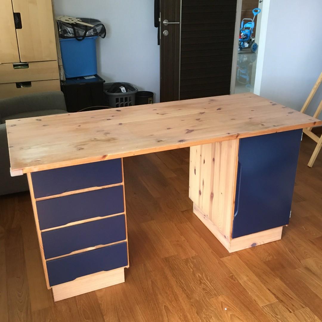 study desk (Category: Tables & Sets) located in Singapore. Submitted by mistercee (Listing ID 257330783, Image 1). Description: moving out sale! solid table, good condition. negotiable..