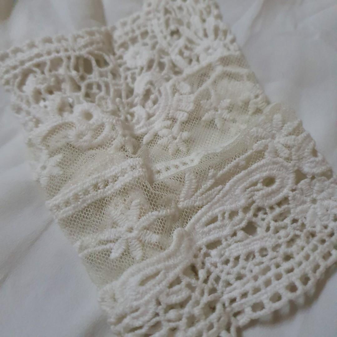 Zara Chiffon Lace Applique Cuffs (Category: Blouses) located in Mandaluyong City. Submitted by mnlpicks (Listing ID 257330554, Image 3). Description: Worn once super nice.