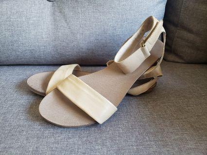 Django & Juliette Jental sandals cream
