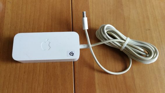 Apple AC ADAPTER A1202488177077627146240