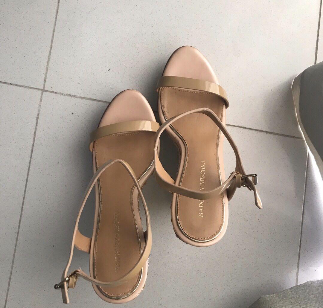 Badgley mischka wedge best sale heels