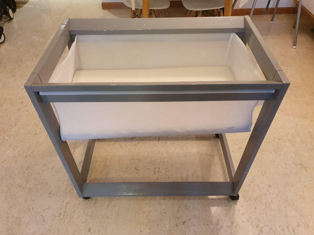 Boori urbane top bassinet white