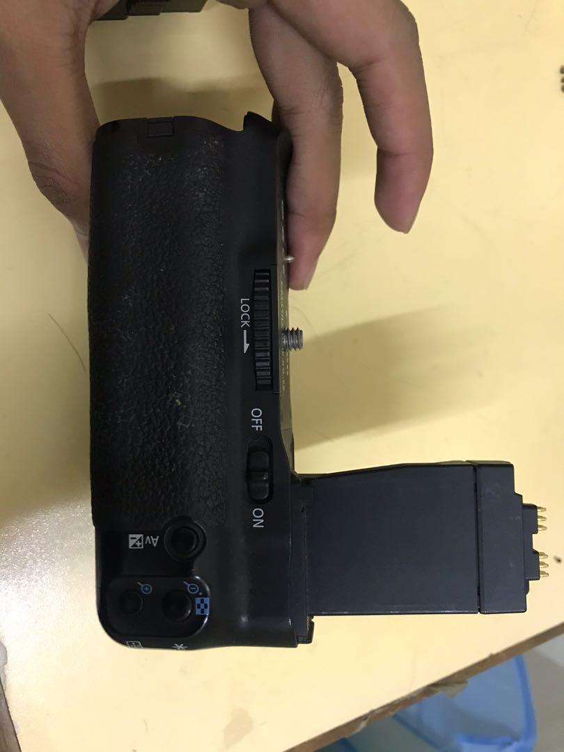 Canon 700D Battery Grip + 2 Battery, Photography, Photography
