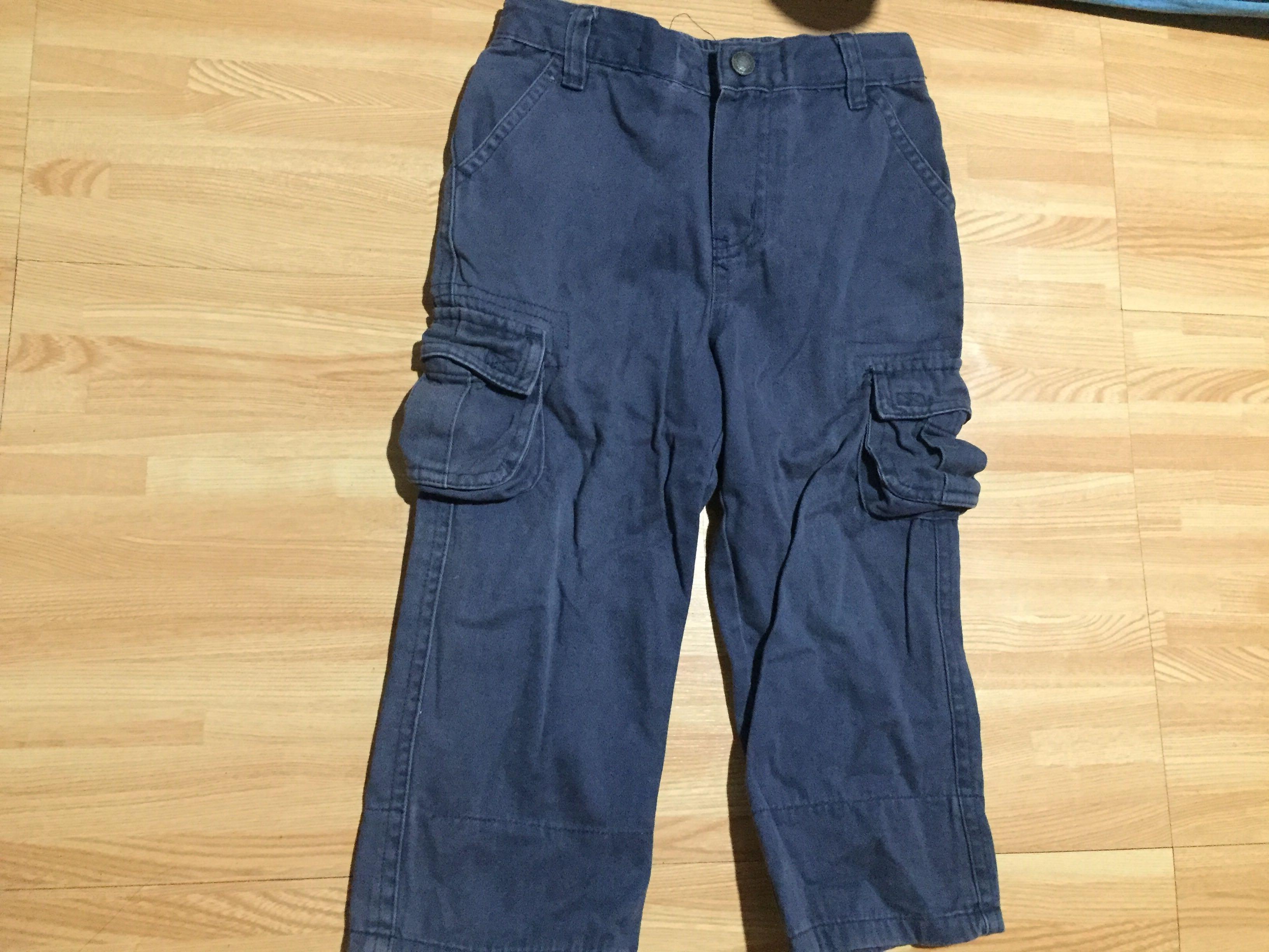 Cargo pants/ shorts (Category: Babies & Kids Fashion) located in Manila. Submitted by ohnalovespanda (Listing ID 257479610, Image 1). Description: Greendog brand cargo pants or shorts (foldable design) 7/10 condition RFS: decluterring Price + SF Price slightly negotiable Payment can be through online transfer (BPI) or money remittance #smgiftpass.