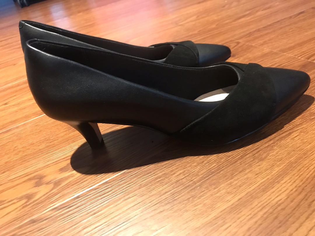 Valle Desigualdad Atlas Clarks collection (soft cushion) black heels, Women's Fashion, Footwear,  Heels on Carousell