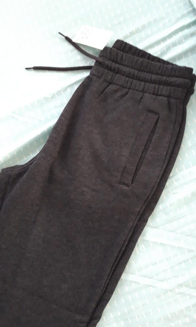 H&M Joggers (Dark Grey) (Category: Joggers) located in Manila. Submitted by declutterlistt (Listing ID 257545951, Image 1). Description: Hi im selling my new H&M dark grey joggers - New with tags - Bought last May 2018 in bangkok - Never used and never washed - Small - bought for 999 THB, around 1500 PHP.