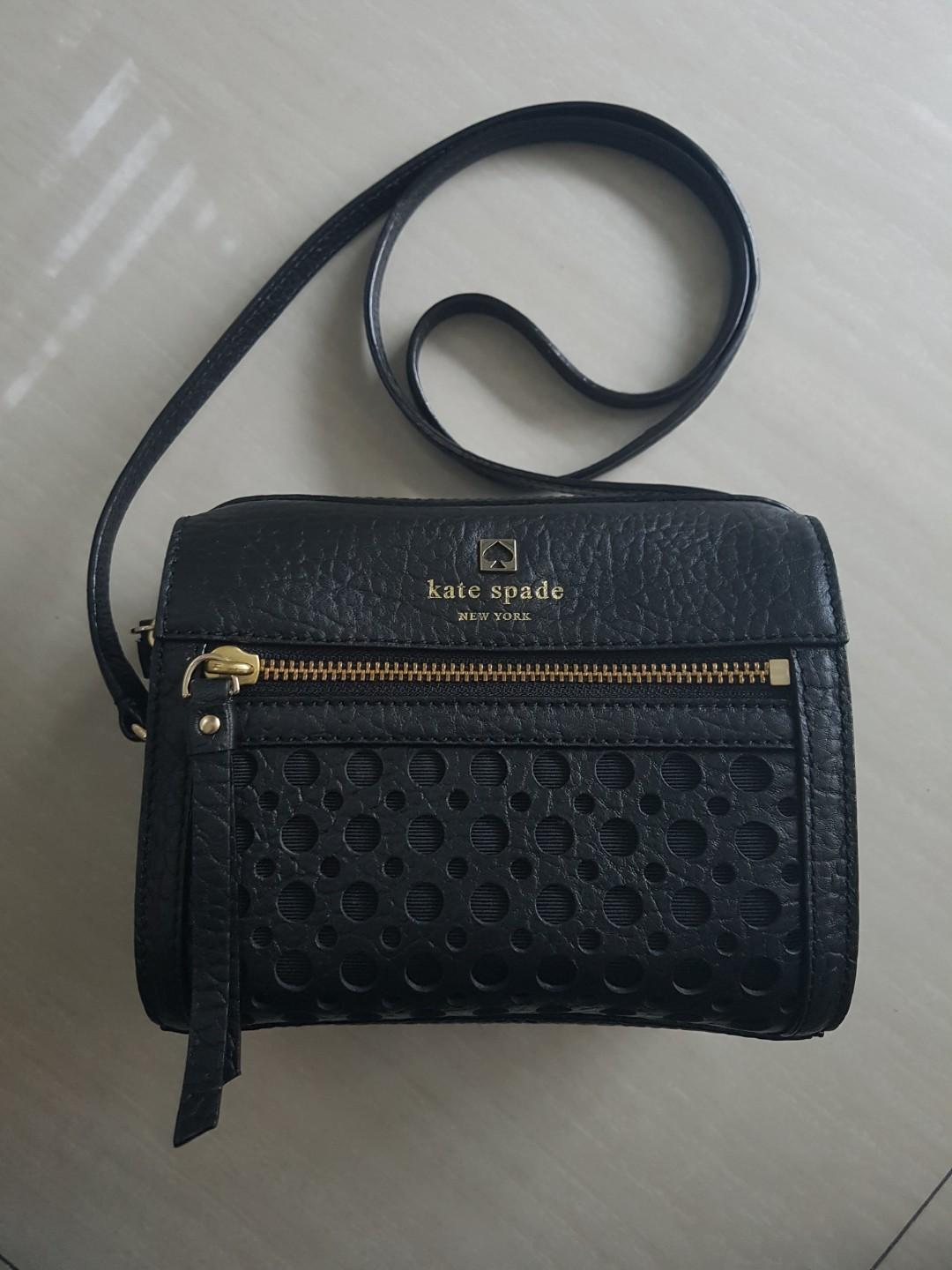 Kate Spade Perri Lane Bubble Looloo Crossbody (Category: Luxury Bags & Wallets) located in Pasig City. Submitted by sc0f1eld (Listing ID 257603822, Image 1). Description: - Bag measure 7"L,5.5"H,4"D and 21" Strap Drop - firm price - Only accepts BDO or BPI payment - Shipping is scheduled on weekends only but can accommodate weekday Grab Express/Lalamove pickups.