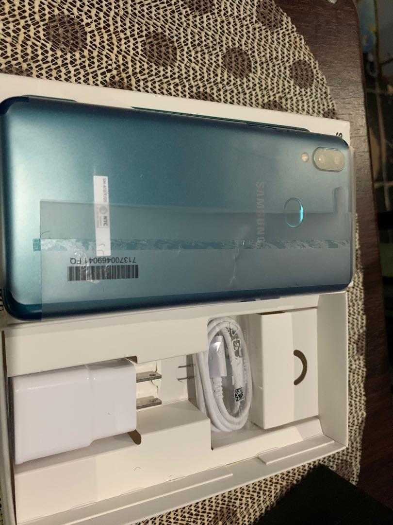 Samsung galaxy A10S (Category: Samsung) located in Rodriguez. Submitted by brixaaron (Listing ID 257608907, Image 2). Description: For sale brand new Samsung A10S. RFS. Napanalunan lang sa raffle, di mahilig sa android. With box, charger and the unit Display 6.20-inch (720x1520) Processor 1.5GHz octa-core. Front Camera 8MP. Rear Camera 13MP + 2MP. RAM 2GB. Storage 32GB. Battery Capacity 4000mAh. OS Android 9 Pie..