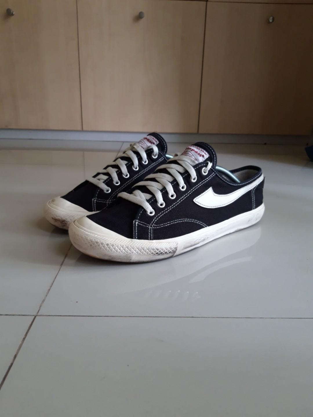 Sepatu Compass Gazelle Hitam Putih Low 44 Fesyen Pria Sepatu Sneakers Di Carousell