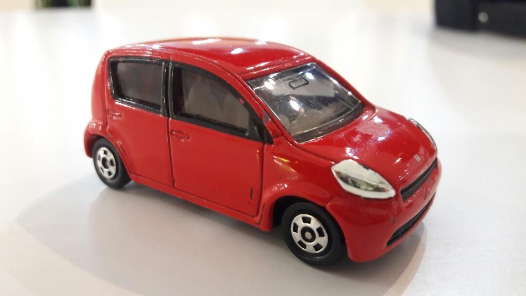 tomica toyota passo