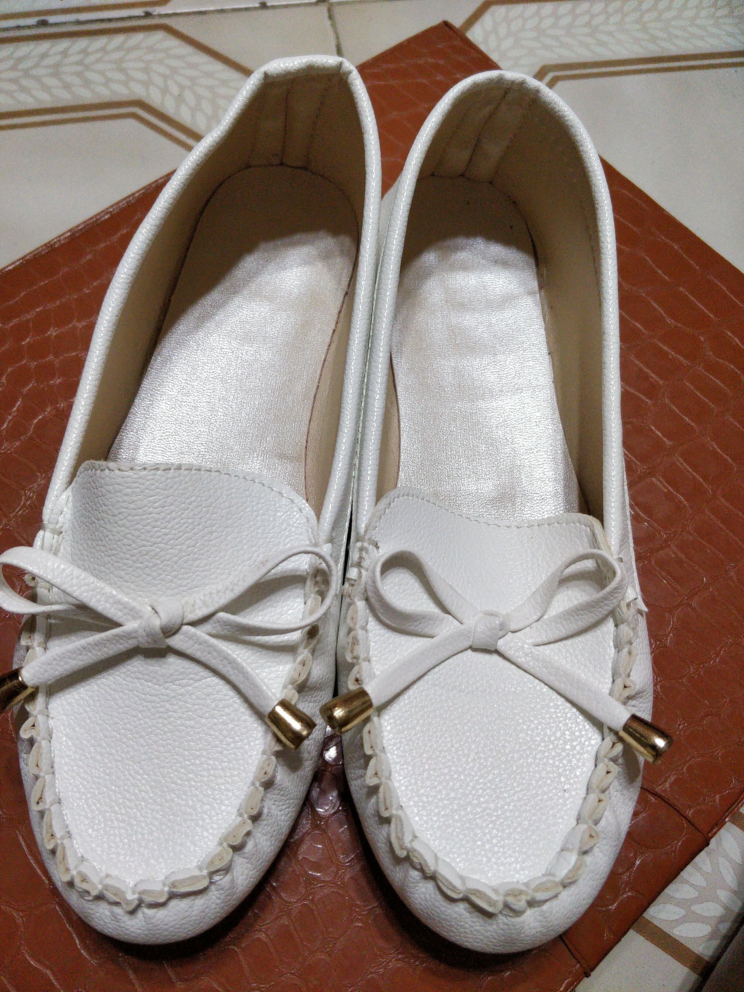 women's white boat shoes