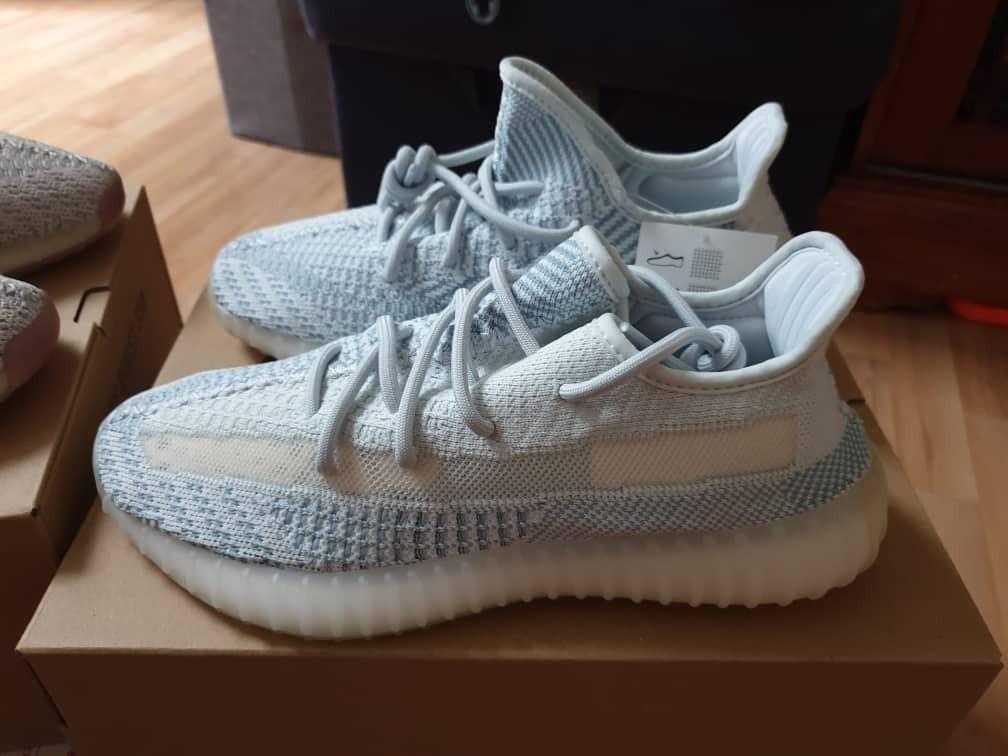 Comparision of Yeezy 350 v2 Cloud White Reflective VS Non