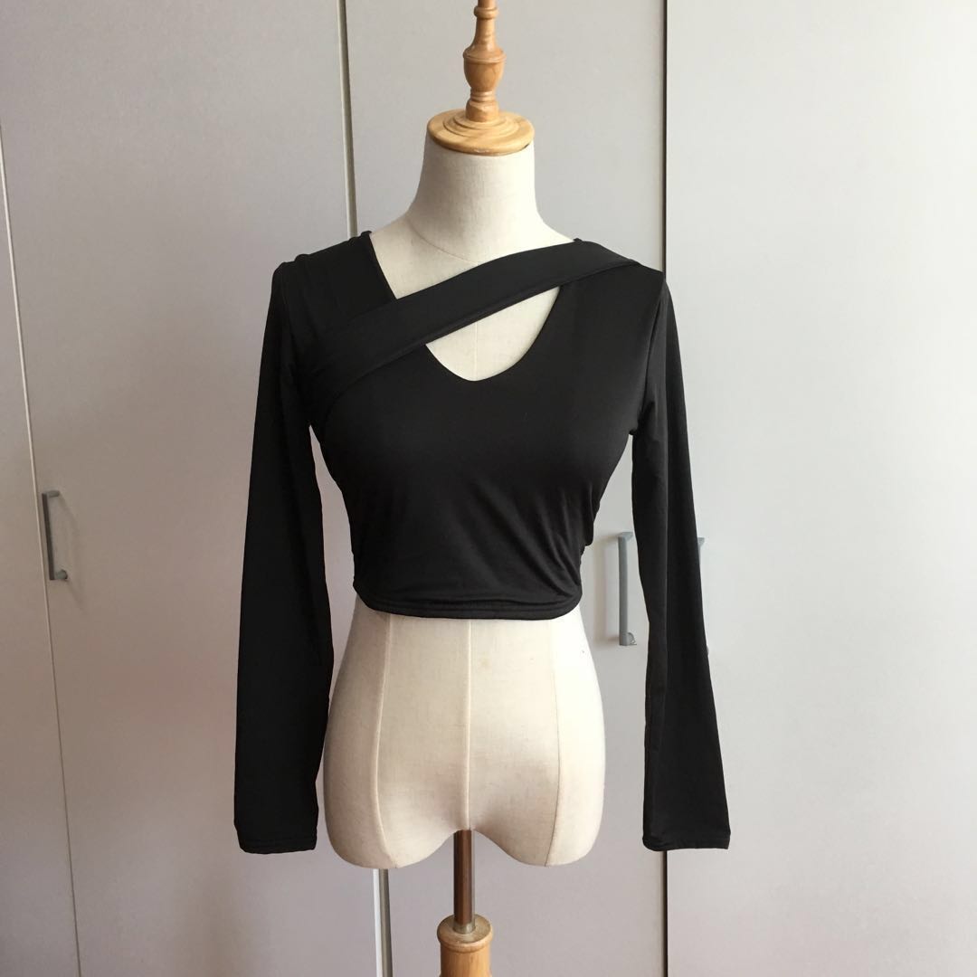 plain black long sleeve crop top