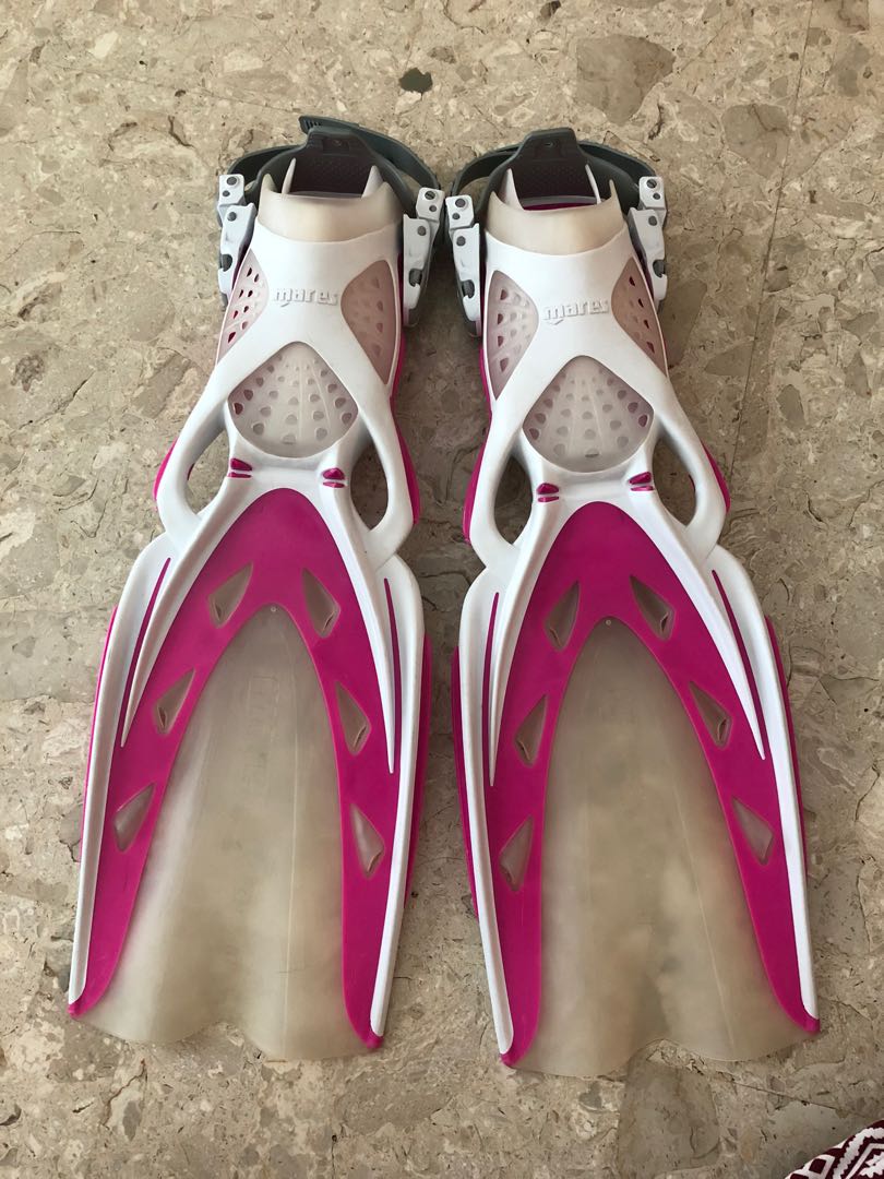 Mares XSteam open heel fins with dive boots, Sports Equipment, Sports