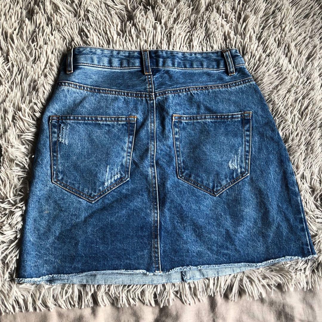 Glassons Denim Skirt (Category: Clothes) located in Auckland. Submitted by maya.tavleev (Listing ID 257740541, Image 2). Description: Size 8, in good condition!.