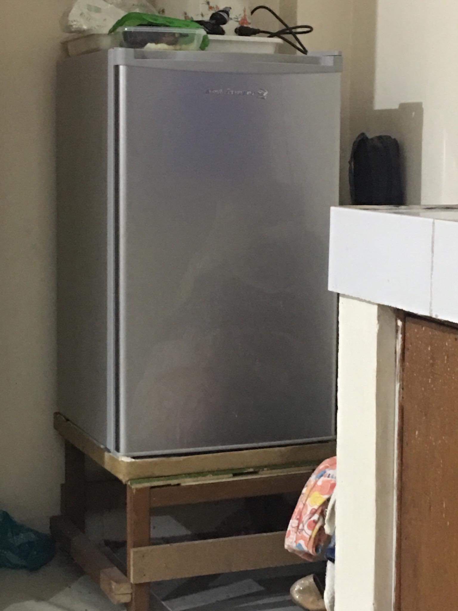 Kelvinator Kpr121mn Tv Home Appliances Kitchen Appliances Refrigerators And Freezers On Carousell