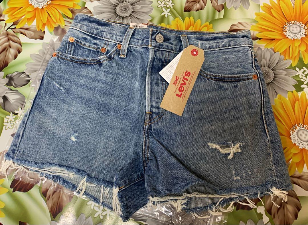 stores that carry levis