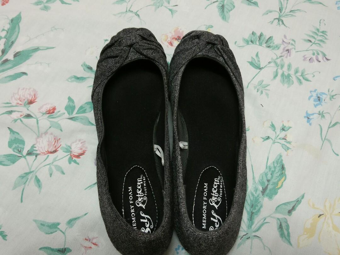 Self esteem sales shoes black flats