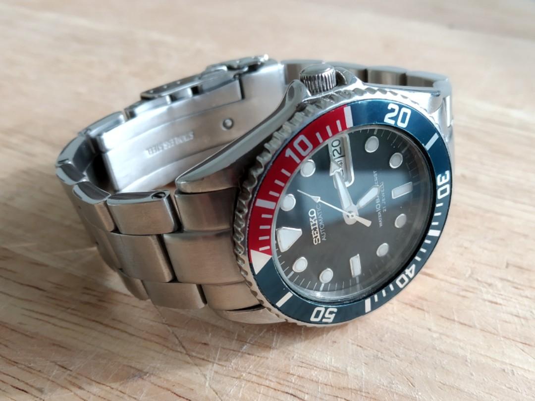 SEIKO SKX025 with Solid Bracelet, Men's Fashion, Watches & Accessories,  Watches on Carousell