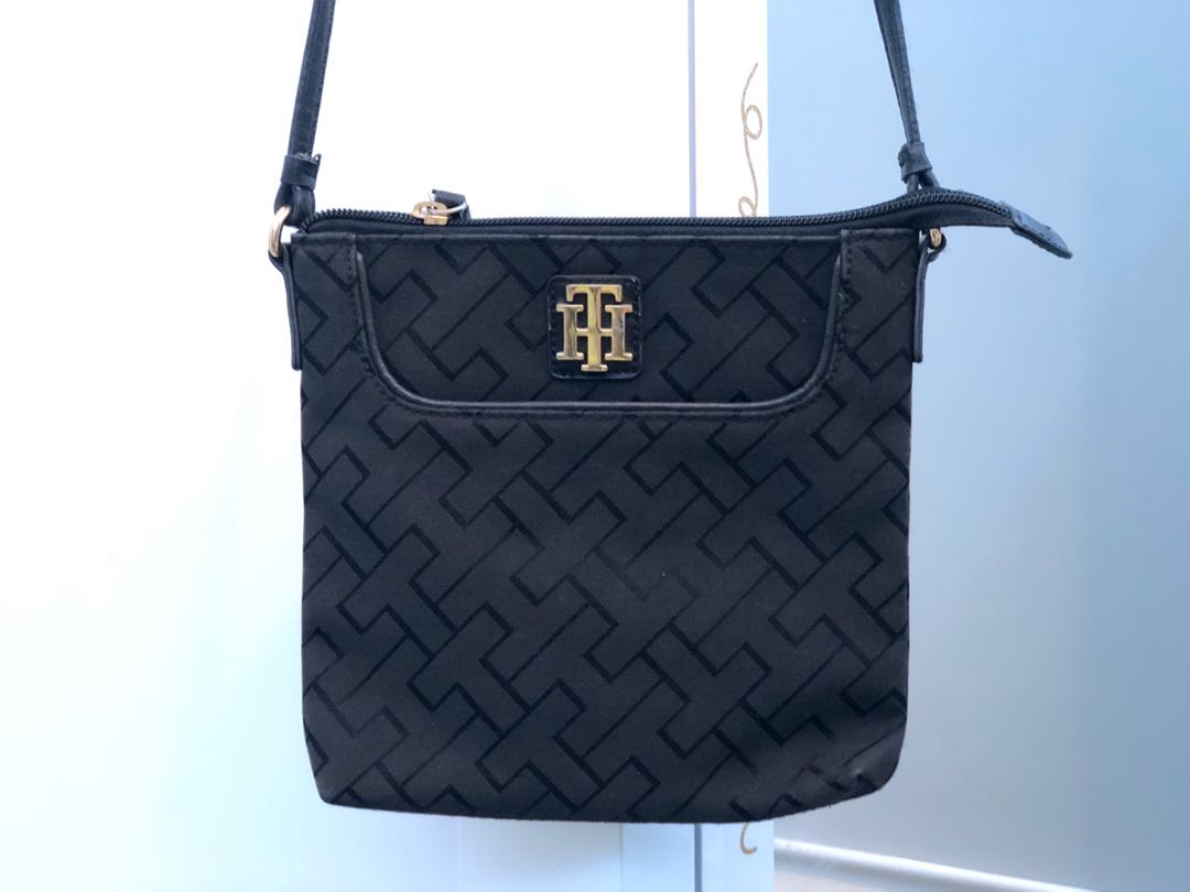 Tommy Hilfiger Sling Bag, Women's Fashion, Bags & Wallets, Crossbody