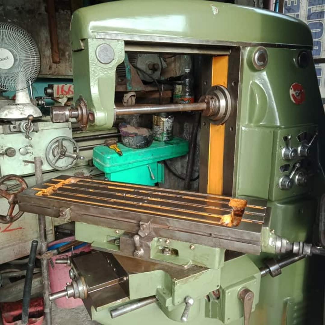 1 UNIT MILLING MACHINE, Commercial & Industrial, Industrial Equipment ...