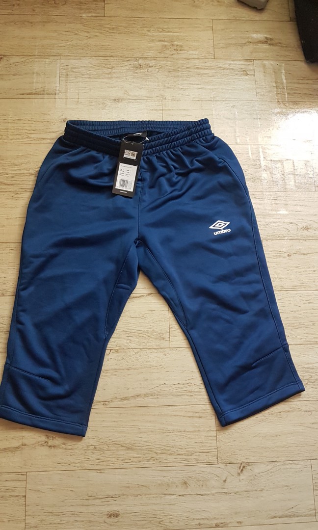 Umbro three quarter best sale shorts
