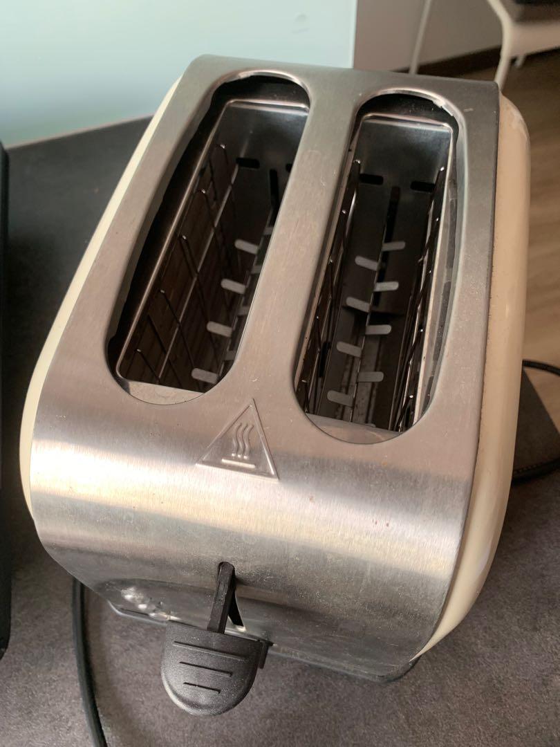 Bread Toaster (Category: Ovens & Toasters) located in Singapore. Submitted by kaiminer (Listing ID 257895538, Image 2). Description: .