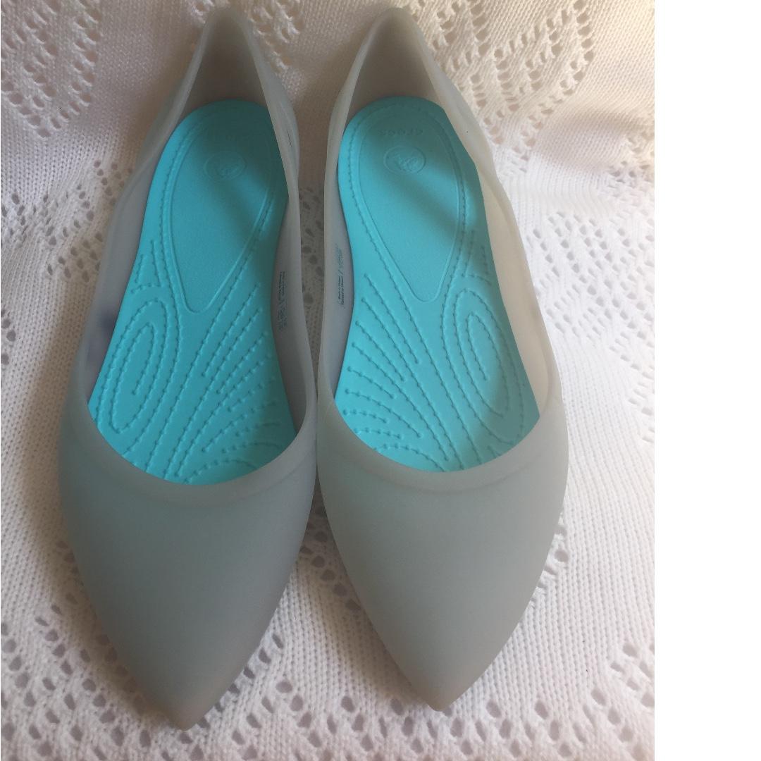Crocs rio flat size 8 on sale