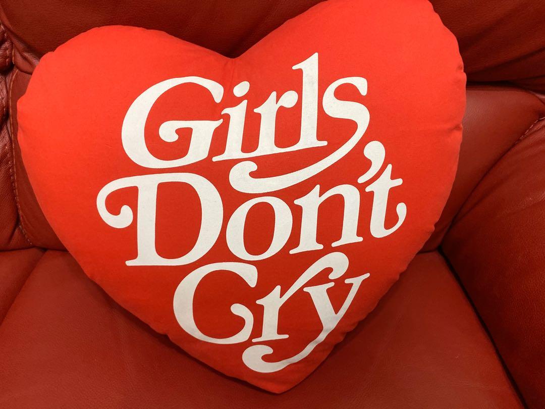 Girls don't cry GDC HEART SHAPE PILLOW cushion Verdy, 名牌, 飾物及 ...