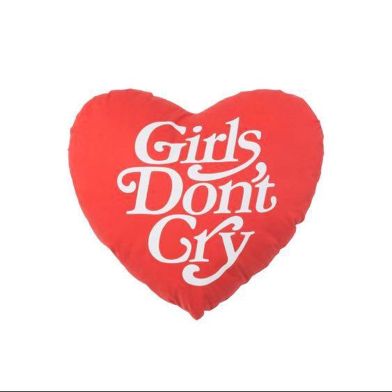 Girls don't cry GDC HEART SHAPE PILLOW cushion Verdy, 名牌, 飾物及