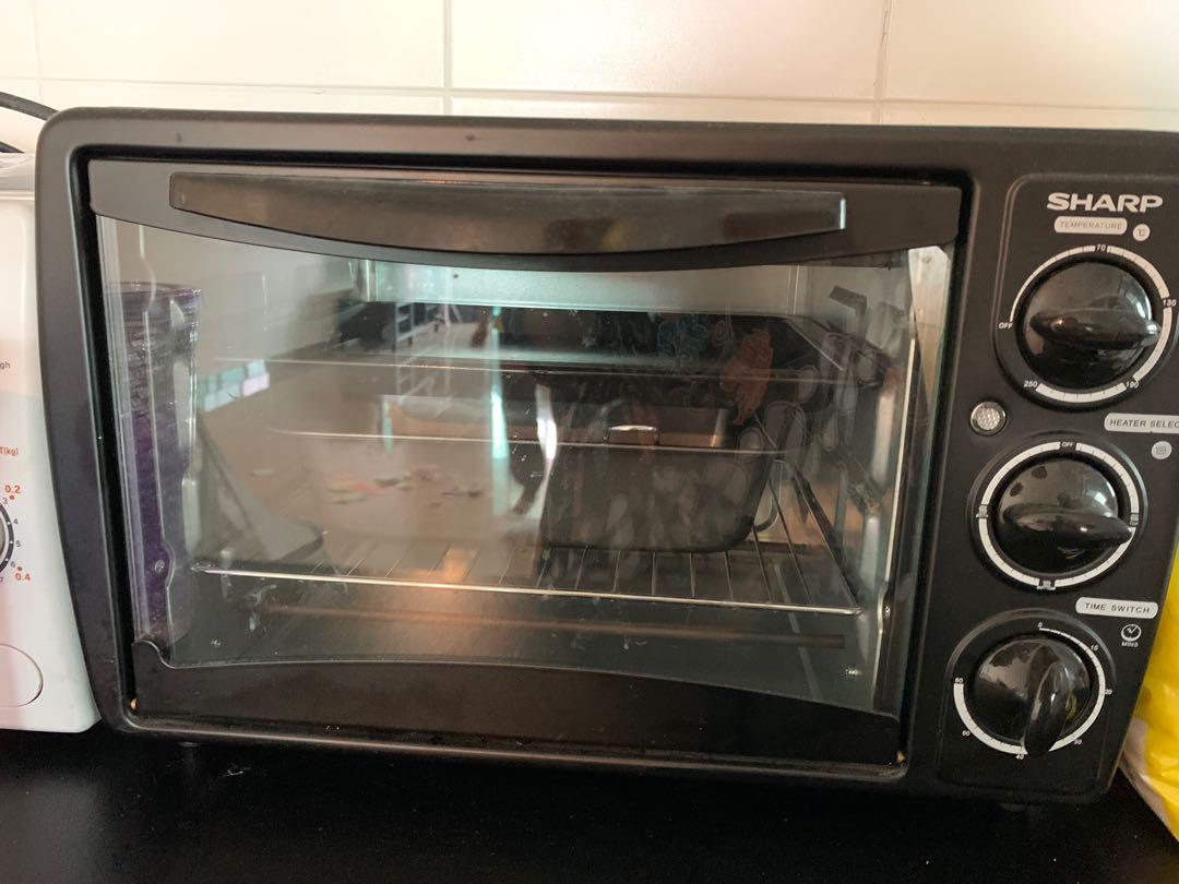 Oven (Sharp) (Category: Ovens & Toasters) located in Kuala Lumpur. Submitted by nisaamjad (Listing ID 257902259, Image 1). Description: Can nego!! Meet up/cod Used 9/10 Include everything.