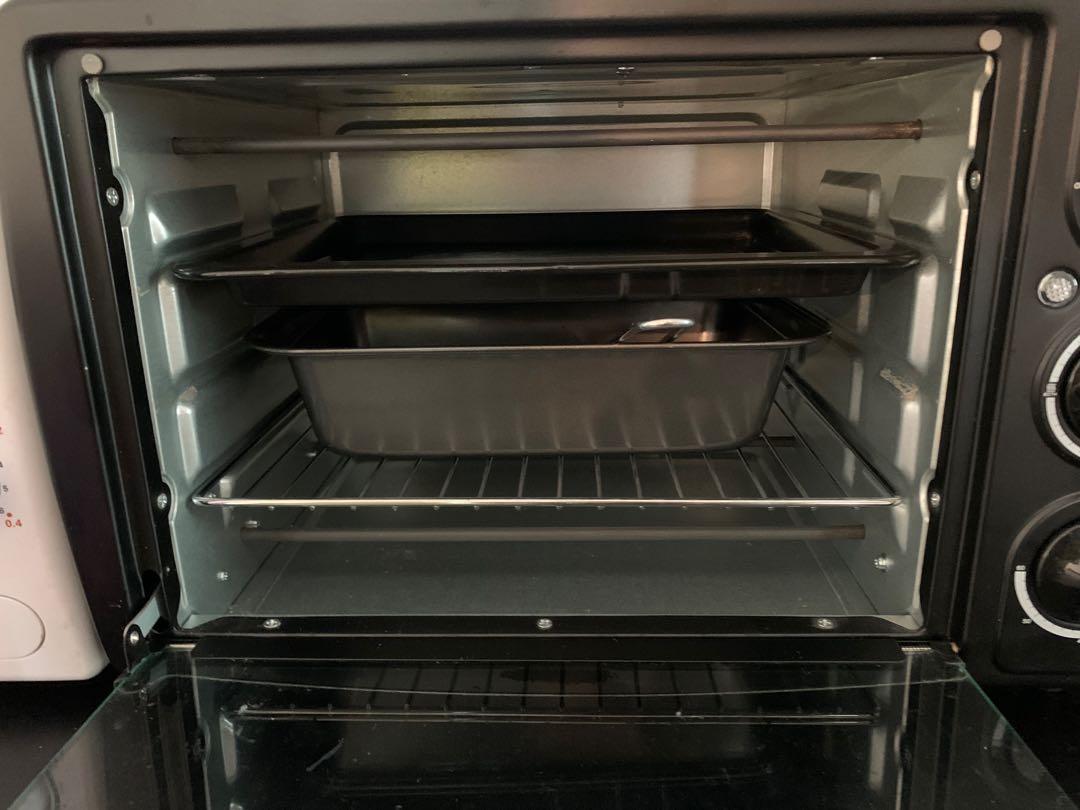 Oven (Sharp) (Category: Ovens & Toasters) located in Kuala Lumpur. Submitted by nisaamjad (Listing ID 257902259, Image 2). Description: Can nego!! Meet up/cod Used 9/10 Include everything.
