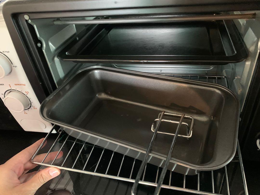 Oven (Sharp) (Category: Ovens & Toasters) located in Kuala Lumpur. Submitted by nisaamjad (Listing ID 257902259, Image 3). Description: Can nego!! Meet up/cod Used 9/10 Include everything.