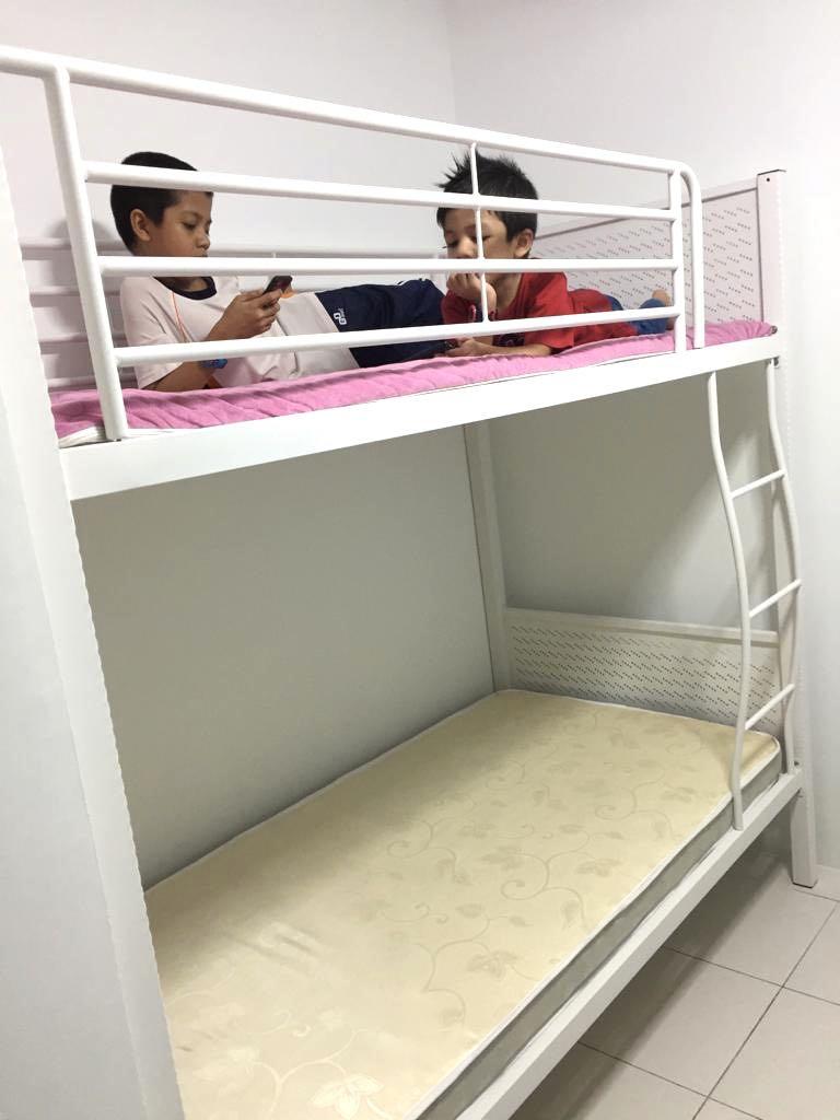 White double decker (Category: Bed Frames & Mattresses) located in Kuala Lumpur. Submitted by perf.pre.new (Listing ID 258032221, Image 1). Description: DOUBLE DECKER IN WHITE COLOUR type : double decker ( katil dua tingkat ) for : adult / kids Condition : 10/10 Colour : white Katil sangat kukuh, tahan lasak. Untuk katil org dewasa tapi kanak2 boleh tidur juga. Warna putih yang cantik sangat sesuai untuk nampak minimalist . Not come with mattress