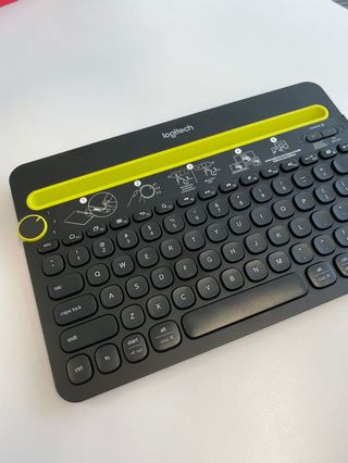 Logitech Bluetooth keyboard64086751283714110