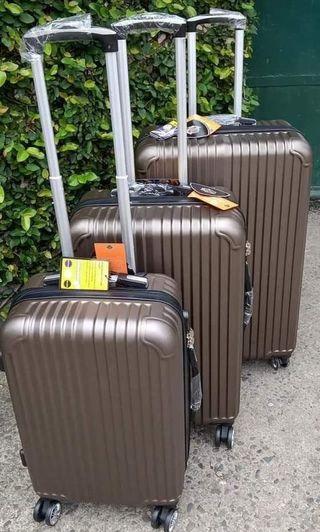 Medium polycarbonate luggage