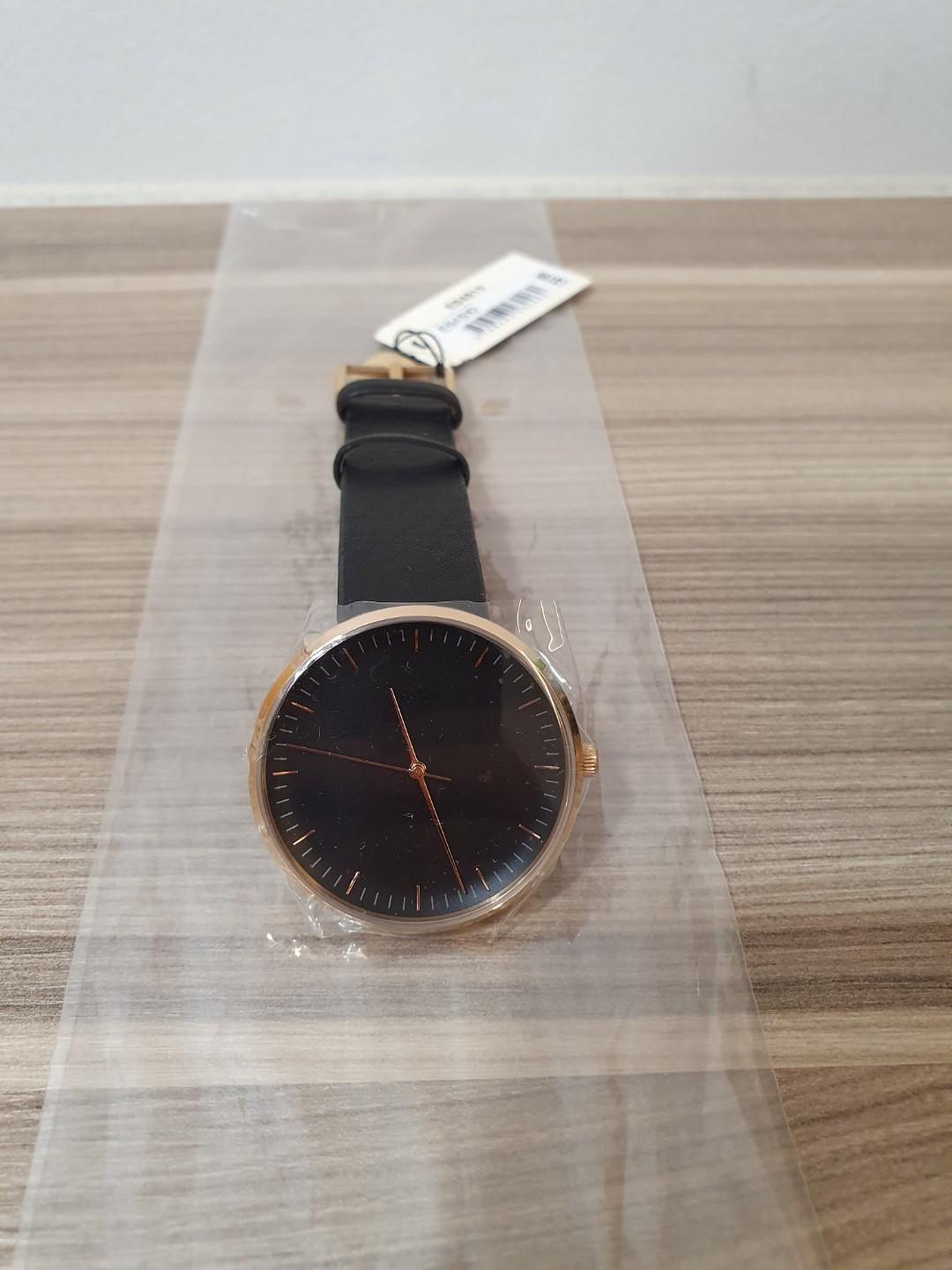 Fossil essentialist sales