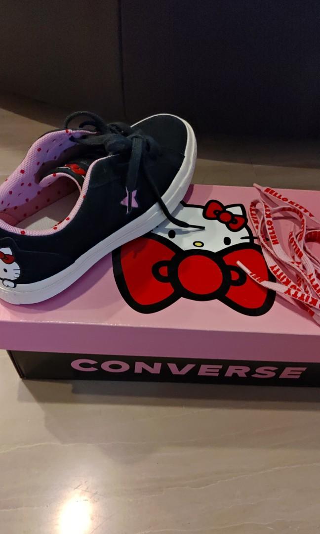 converse hello kitty suede