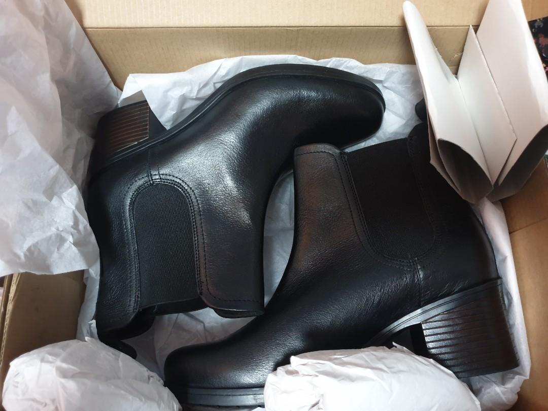 clarks women's hollis sun chelsea boot