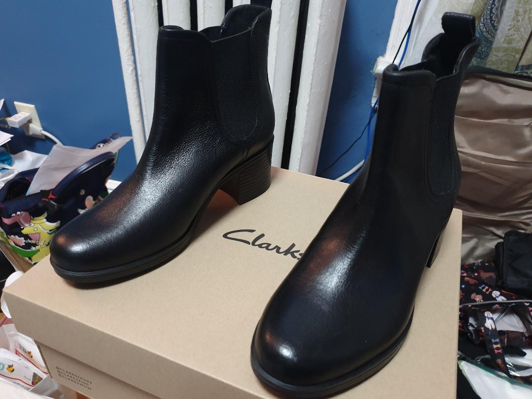 clarks hollis boots