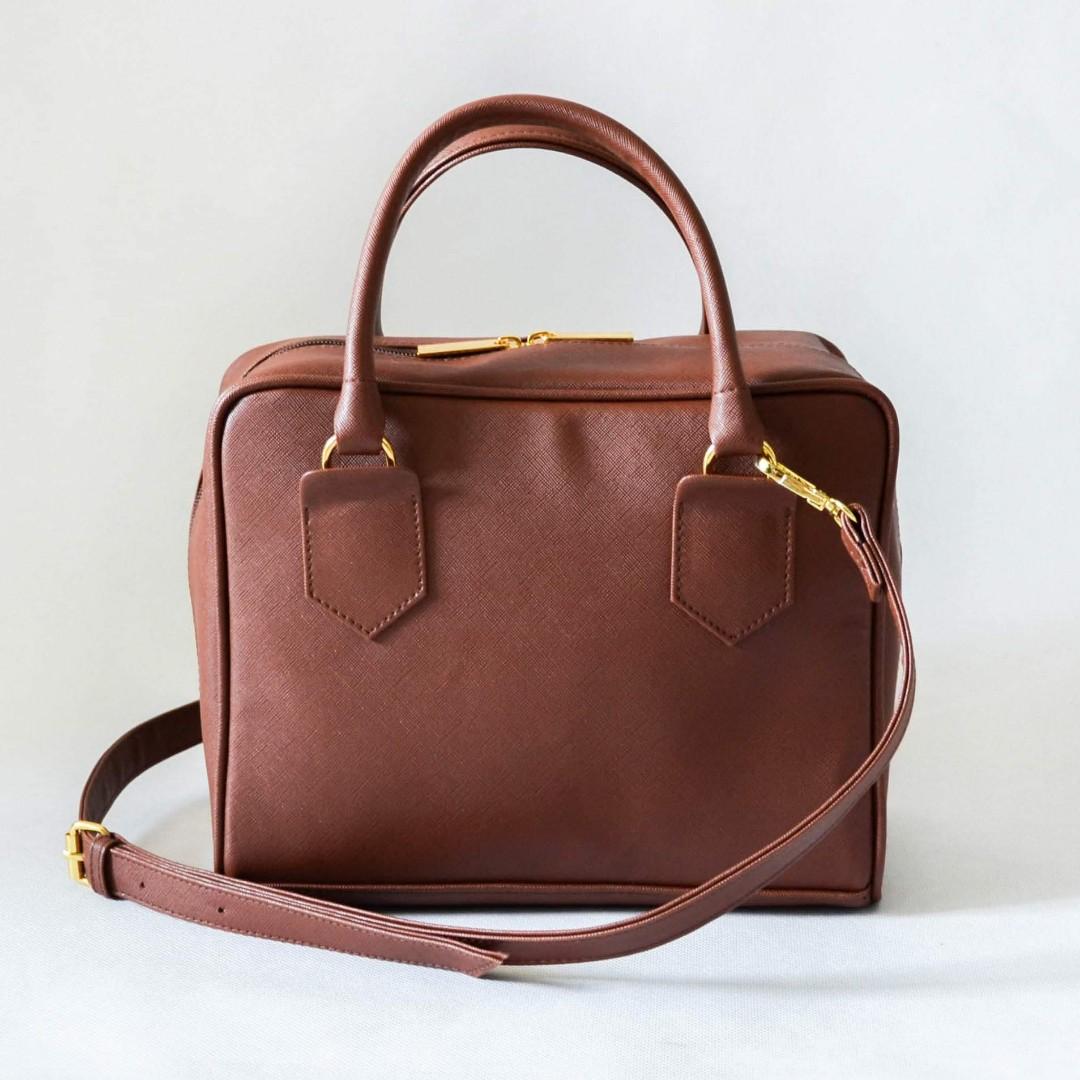 Eazy Peazy Box Bag, Women's Fashion, Bags & Wallets, Crossbody Bags on